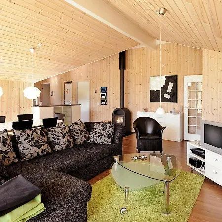 Four-bedroom Holiday In 11 Casa de Férias