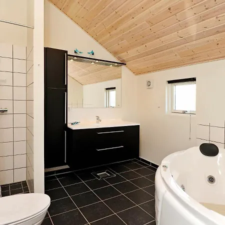 Four-bedroom Holiday In 11 Casa de Férias Hemmet
