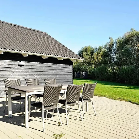 Four-bedroom Holiday In 11 * Hemmet