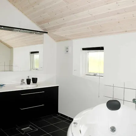 Four-bedroom Holiday In 11 Hemmet