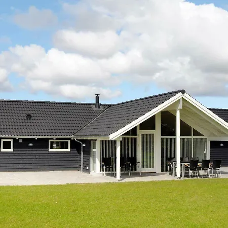 Four-bedroom Holiday In 11 * Hemmet